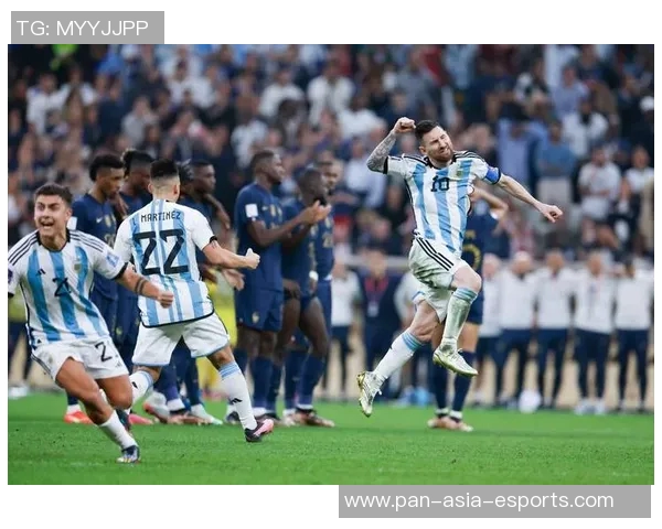 足球传奇之路：从贝利到梅西，伟大球星如何塑造世界足坛的辉煌历史